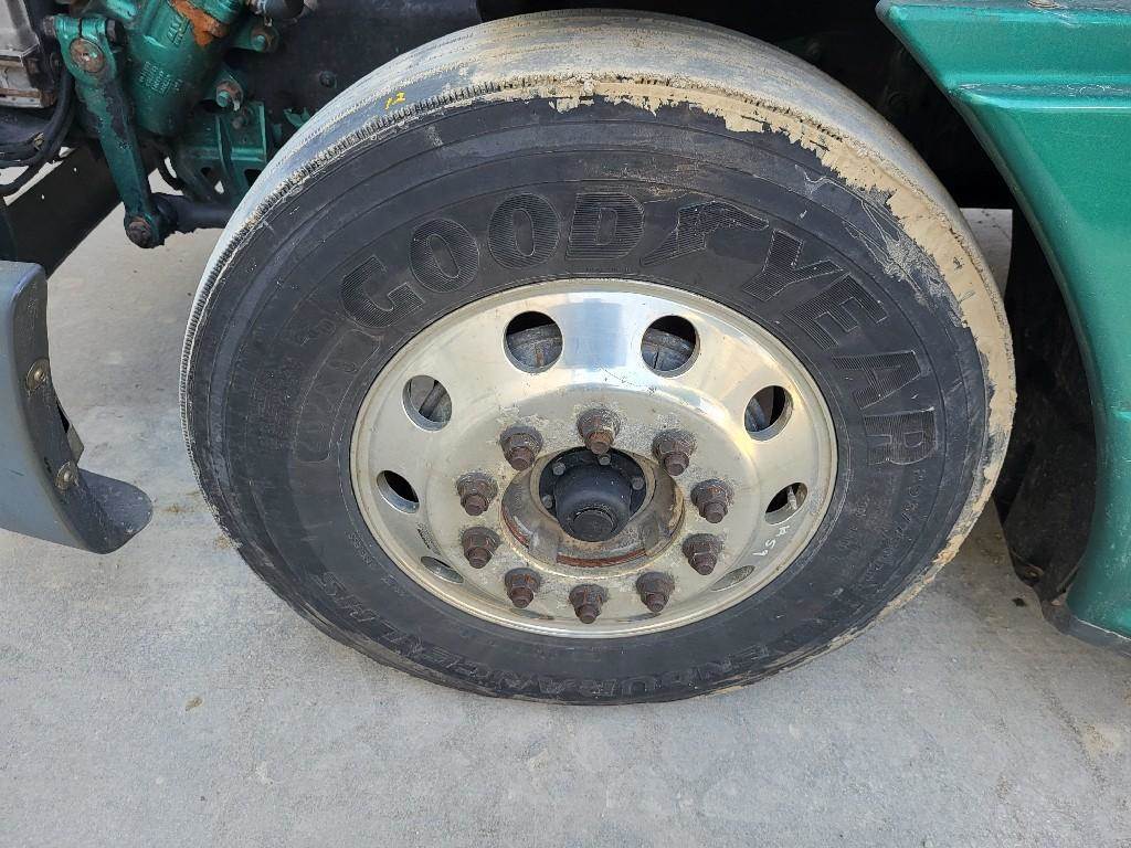 2009 USED 295/75R22.5 GOODYEAR STEER TIRE. 12/32 TREAD DEPTH For Sale Wykoff, MN 2248400