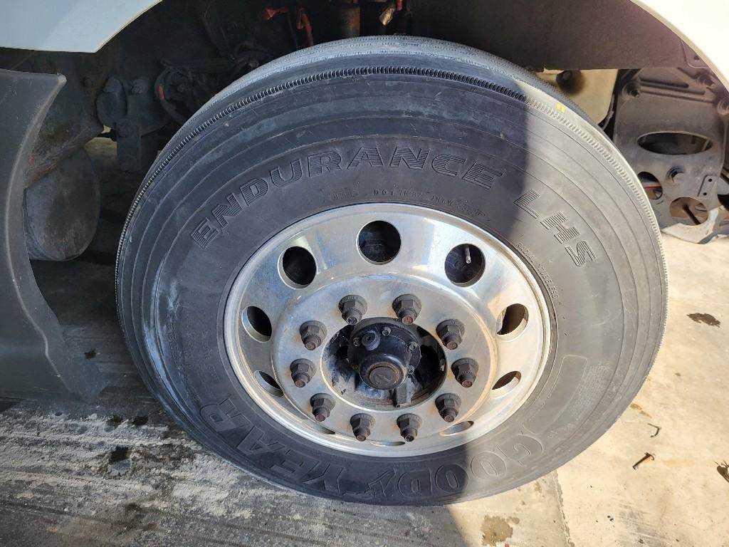 2016 USED 295/75R22.5 GOODYEAR STEER TIRE. 11/32 TREAD DEPTH For Sale Wykoff, MN 2248481