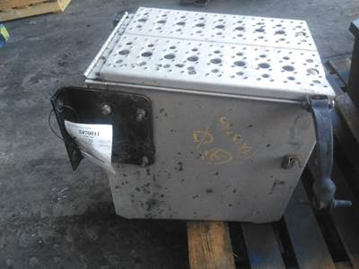 Freightliner Cascadia 125 Right Tool Box