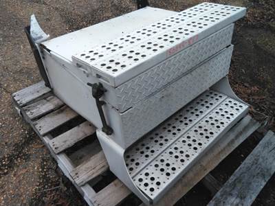Freightliner Cascadia 125 Right Tool Box