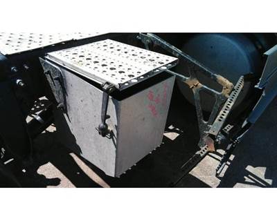 Freightliner Cascadia 125 Tool Box