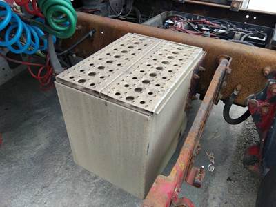 Freightliner Century Class 120 Tool Box for a Freightliner CENTURY 120