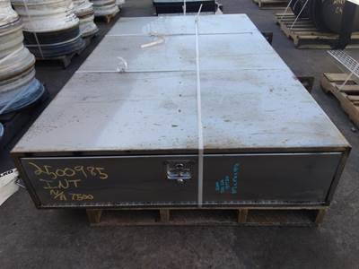 International 7500 Tool Box