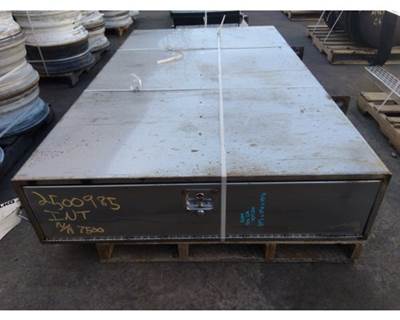 International 7500 Tool Box