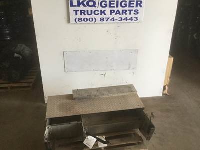 International 9300 Right Tool Box