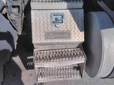 International 9400 Right Tool Box