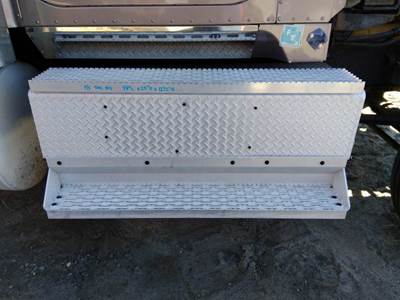 International 9900i Right Tool Box