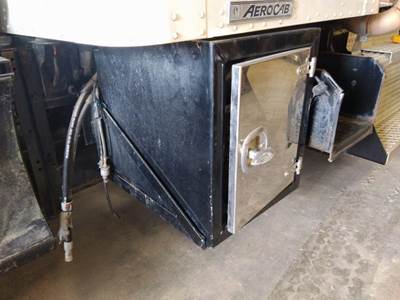 Kenworth T800B Tool Box