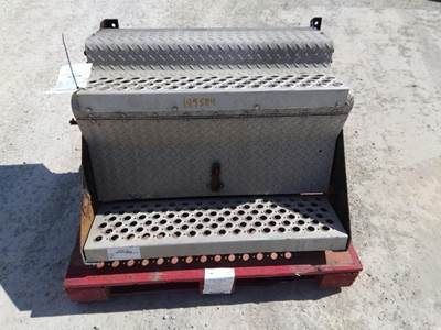 Kenworth T800B Right Tool Box