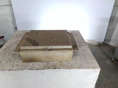 Mack Pinnacle CHU613 Tool Box for a Mack CHU613