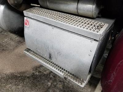 Peterbilt 386 Right Tool Box