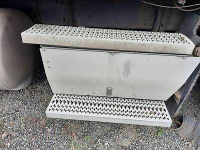Peterbilt 387 Right Tool Box