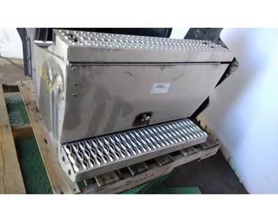 Peterbilt 587 Right Tool Box