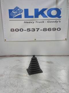 PETERBILT SHIFTER BOOT(RUBBER)

 PETE 359 1967-1987
 PETE 379