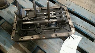 Fuller RTO16910B-DM3 Transmission Shift Cover for a Fuller RTO16910BDM3