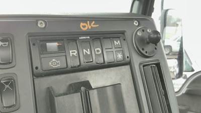 Mack Right Electronic Shift Control for a Volvo AT2612D