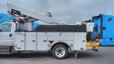 SER#: D311CA0461
MODEL AT 40P 
WITH BOOM BUCKET
UTILITY BODY 
BODT RUSTY 