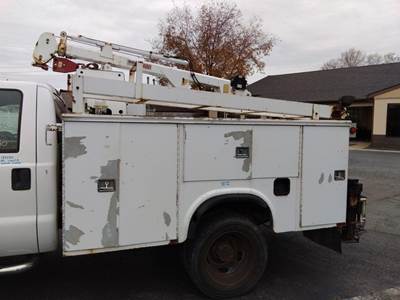 KNAPHEIDE SERVICE BODY 
W/CRANE