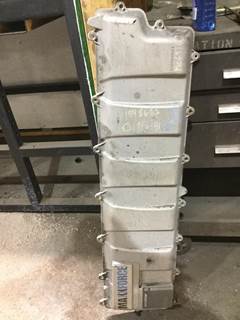 International MaxxForce 13 Valve Cover for a International MAXXFORCE13