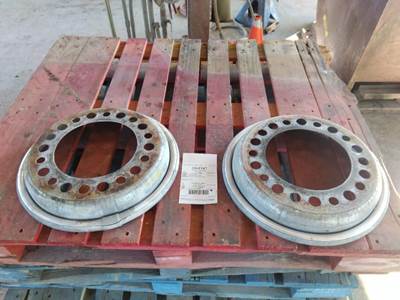 Freightliner Century Class 120 Wheel Part for a Freightliner CENTURY 120