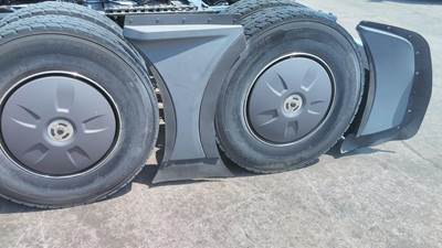 Freightliner Cascadia 126 Wheel Cover