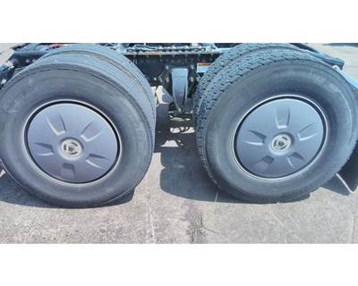 Set of 4 Outer Flow Below Wheel Covers for Freightliner Cascadia 126