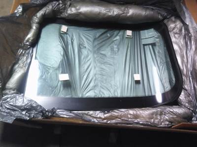 International 9200i Windshield Glass