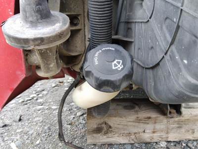 Freightliner Cascadia 125 Windshield Washer Reservoir