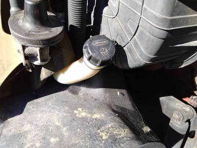 Freightliner Cascadia 125 Windshield Washer Reservoir