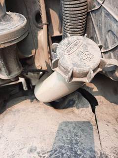 Freightliner Cascadia 125 Windshield Washer Reservoir