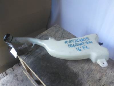 Freightliner Cascadia 125 Right Windshield Washer Reservoir