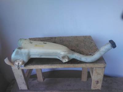 Freightliner Cascadia 125 Right Windshield Washer Reservoir