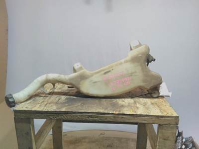 Freightliner Cascadia 125 Right Windshield Washer Reservoir