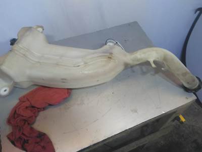 Freightliner Cascadia 125 Windshield Washer Reservoir