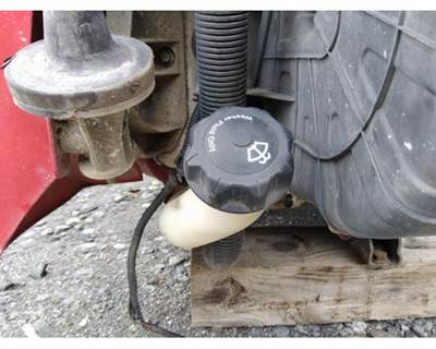 Freightliner Cascadia 125 Windshield Washer Reservoir