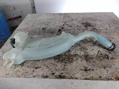 Freightliner Cascadia 126 Right Windshield Washer Reservoir