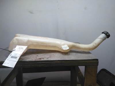 Freightliner Cascadia 126 Right Windshield Washer Reservoir