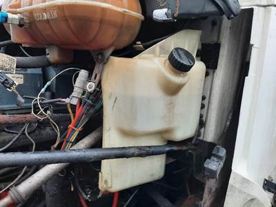 Freightliner Columbia 112 Windshield Washer Reservoir