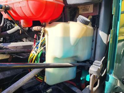 Freightliner Columbia 120 Windshield Washer Reservoir