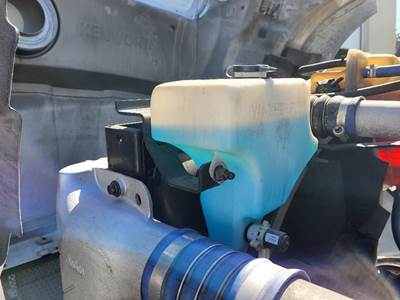 Kenworth T680 Windshield Washer Reservoir