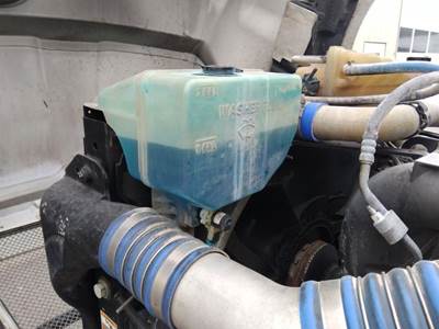 Kenworth T680 Windshield Washer Reservoir