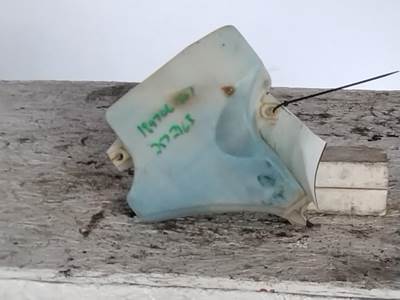 Peterbilt 579 Windshield Washer Reservoir