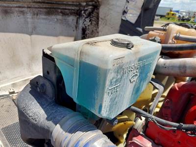 Peterbilt 579 Windshield Washer Reservoir