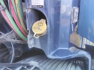 Volvo VNL Windshield Washer Reservoir