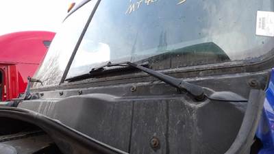 Freightliner Cascadia 113 Left Windshield Wiper Arm