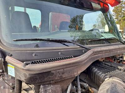 Freightliner Cascadia 126 Windshield Wiper Arm