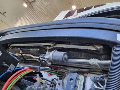 Freightliner Cascadia 126 Windshield Wiper Arm