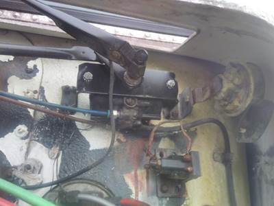 Freightliner FLD112SD Windshield Wiper Arm for a Freightliner FLD112 SD