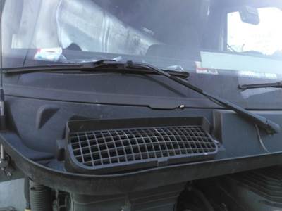 International LT Right Windshield Wiper Arm