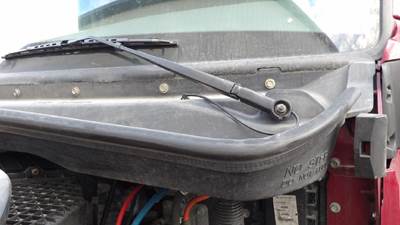 Kenworth T680 Left Windshield Wiper Arm